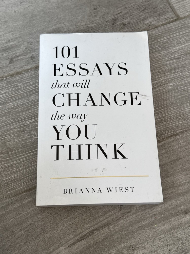 🍏 101 Essays That Will Change The Way You Think – Perfect Paperback