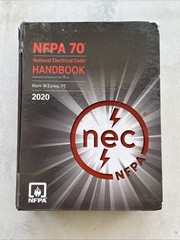 NFPA 70, National Electrical Code Handbook : 2020 Edition by National Fire…