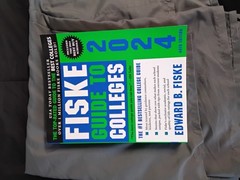 Fiske Guide to Colleges 2023 – Paperback By Fiske, Edward – VERY GOOD