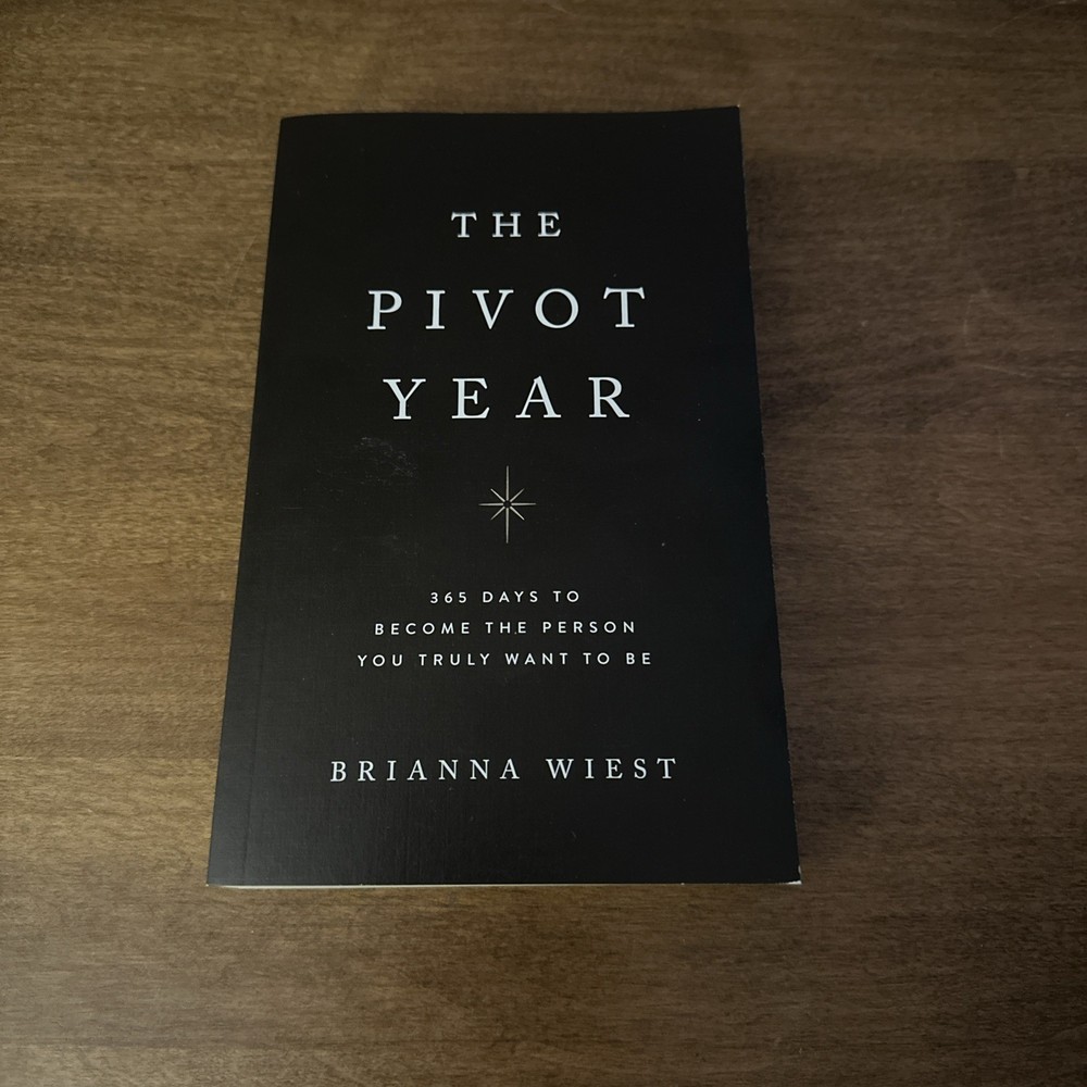 The Pivot Year – Perfect Paperback By Brianna Wiest – VERY GOOD NO WRITING