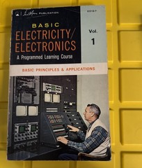 Basic Electricity/Electronics A Programmed Learning Course Vol. 1 1968